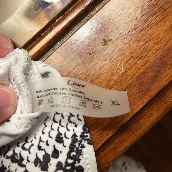 Womens one piece bathing suit - Picture 3 of 4